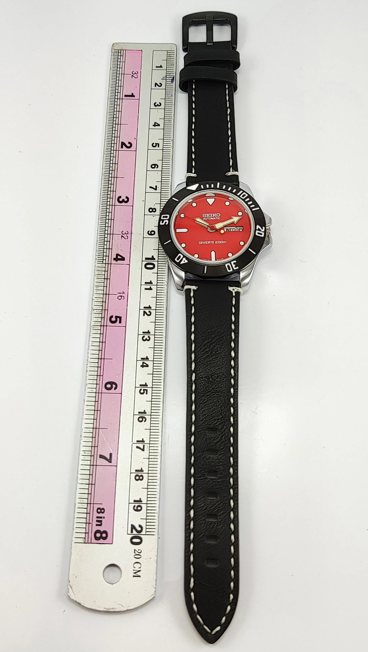 Seiko Automatic-A6319 Red Dial 21 Jewels Day Date Functions Japan Made Men's Mechanical watchWrist Watch Discover-Diamonds