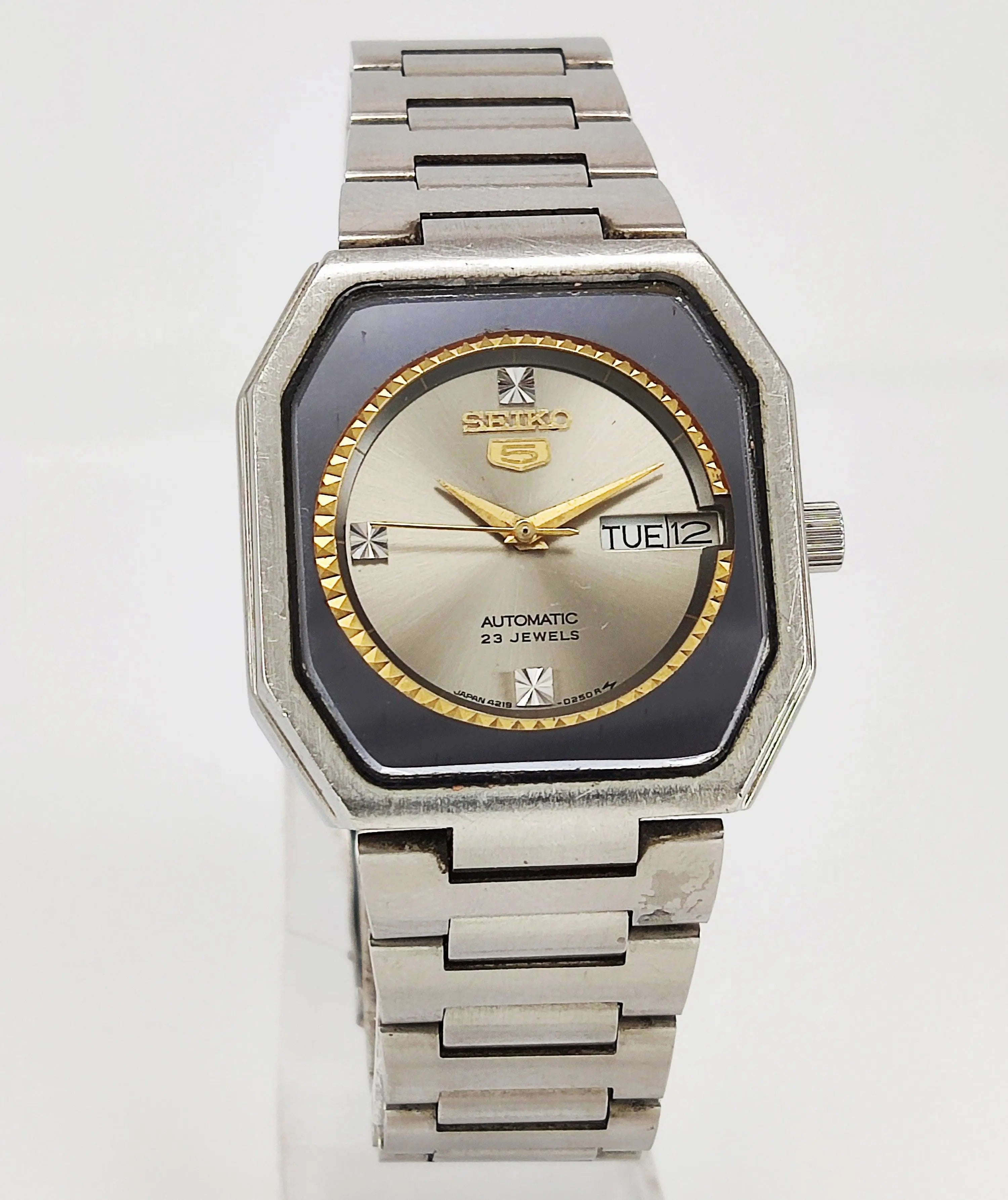 Seiko 5 Automatic 4219A Silver Color Dial 23 Jewels Day Date Discover Diamonds