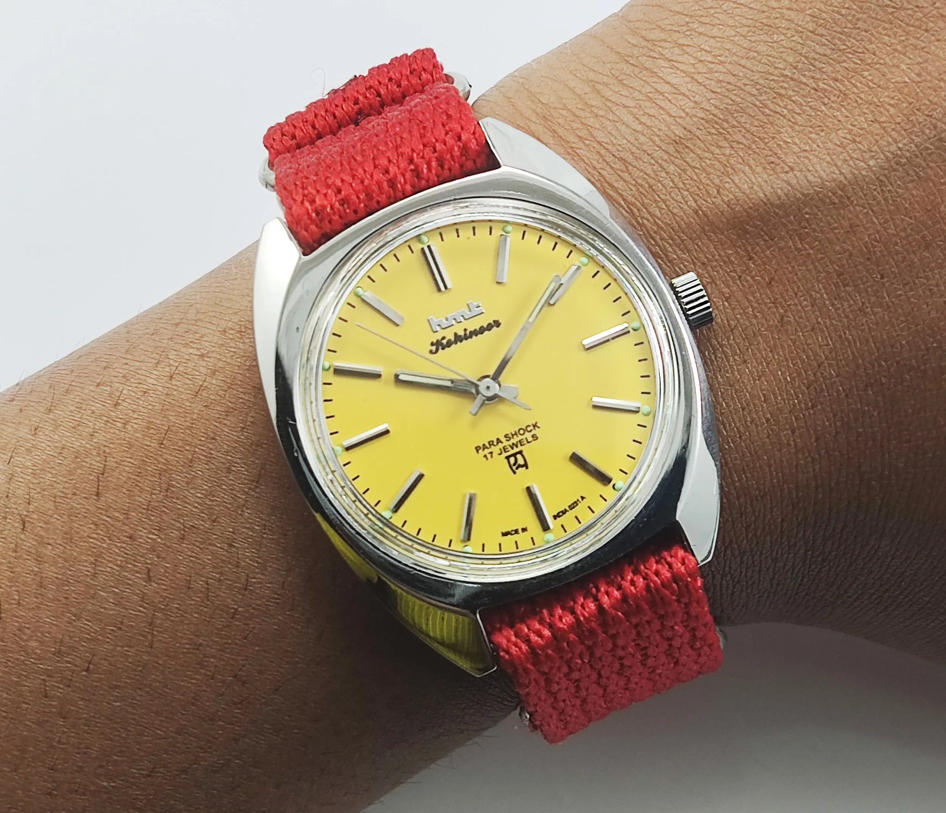 HMT Kohinoor Para Shock 17 Jewels Sun Yellow Dial Mechanical Hand winding Men's Wrist Watch Discover-Diamonds