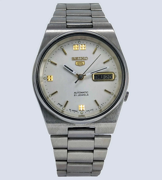 Seiko 5 Automatic-7009A Off-White Dial 17 Jewels Transparent Back Day Date Men's Mechanical Watch - Discover-Diamonds