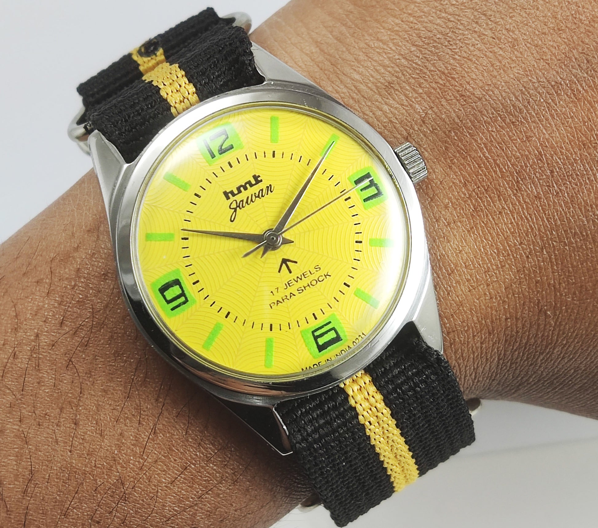 HMT Jawan Para Shock 17 Jewels Yellow Dial Mechanical Hand winding Men's Wrist Watch - Discover-Diamonds