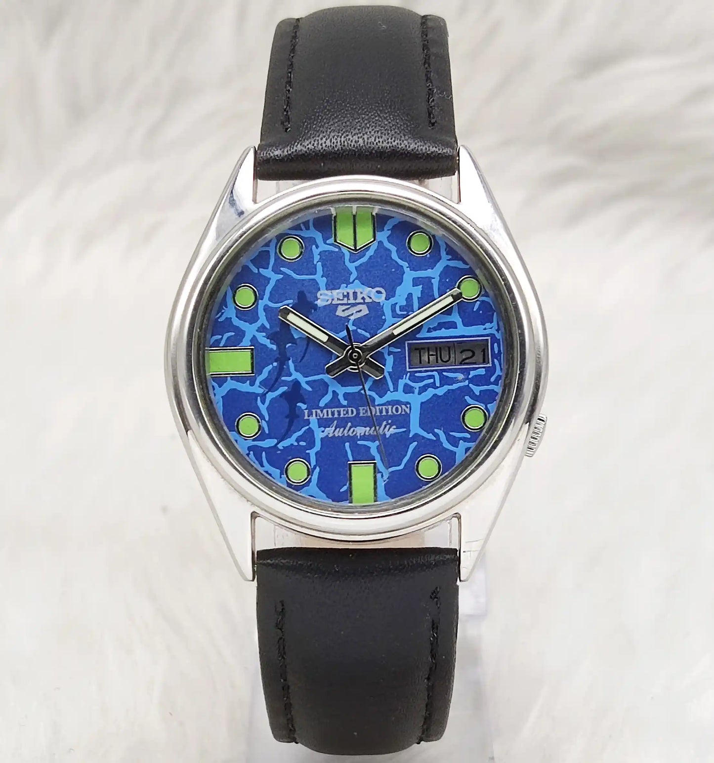 Seiko 5 7009A Automatic Blue Dial Day Date Features 17 Jewels Men's Watch