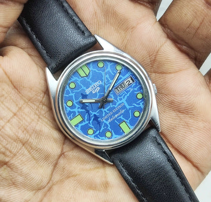 Seiko 5 7009A Automatic Blue Dial Day Date Features 17 Jewels Men's Watch
