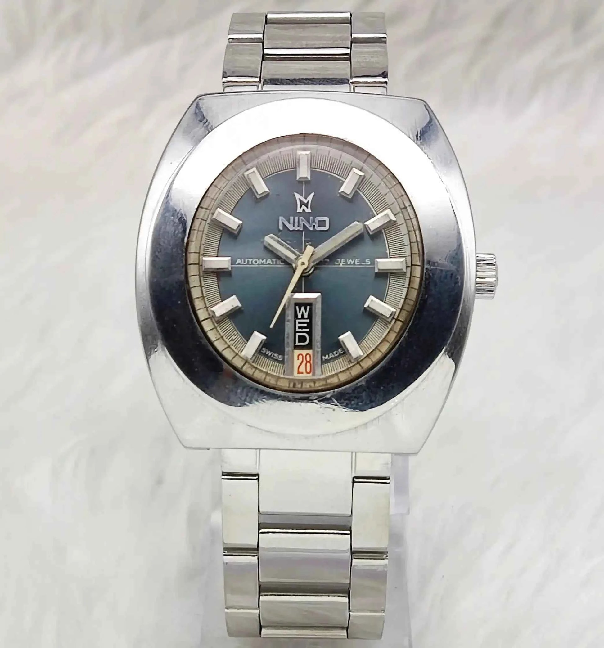 Nino Automatic 17 Jewels Gray Dial Stick Indices 2066