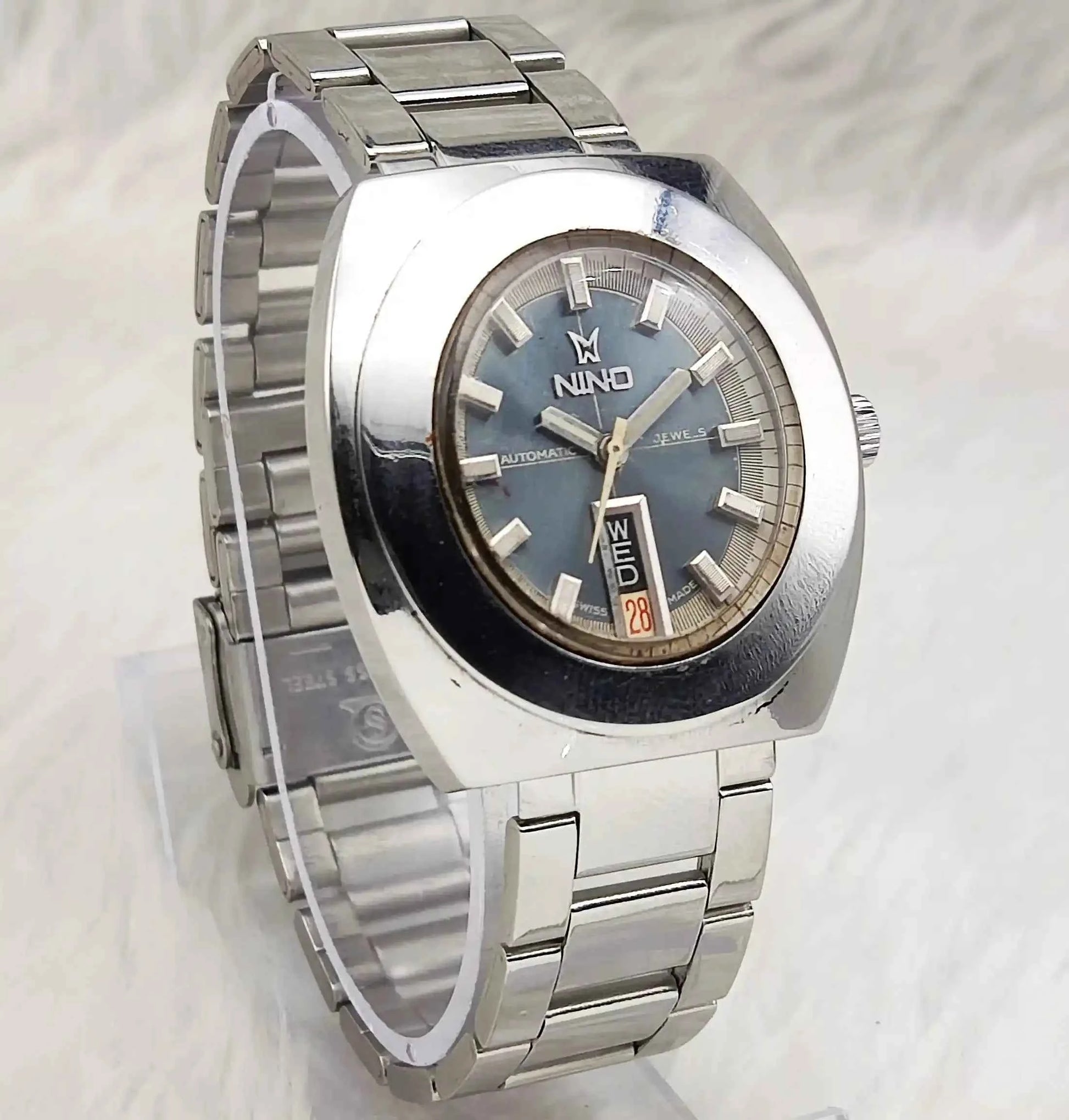 Nino Automatic 17 Jewels Gray Dial Stick Indices 2066