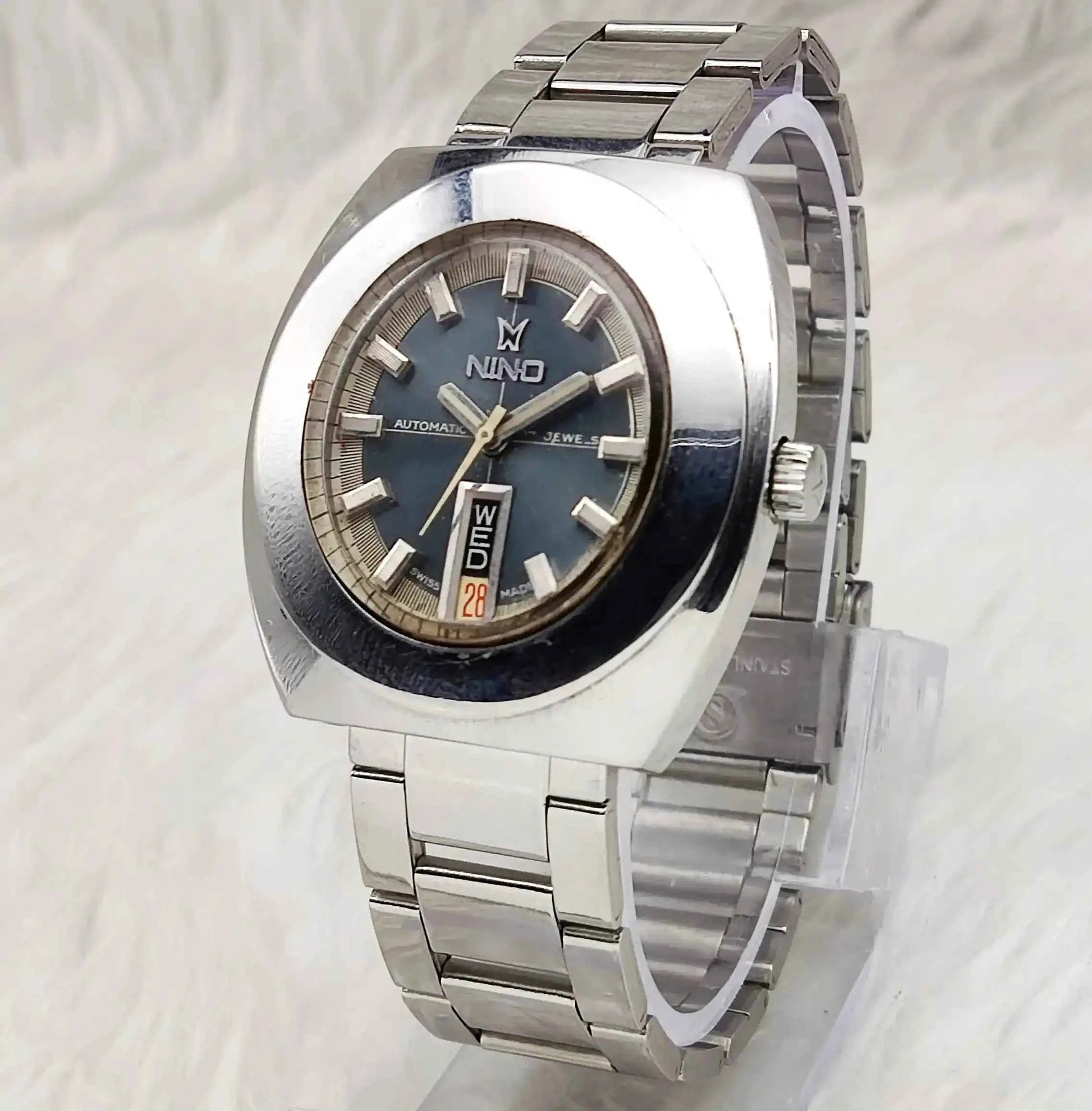 Nino Automatic 17 Jewels Gray Dial Stick Indices 2066