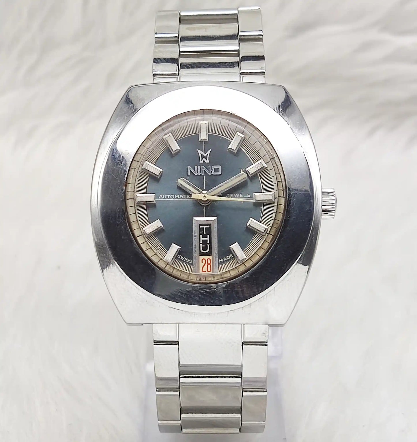 Nino Automatic 2066 Gray Dial Watch with 17 Jewels and Day-Date Features