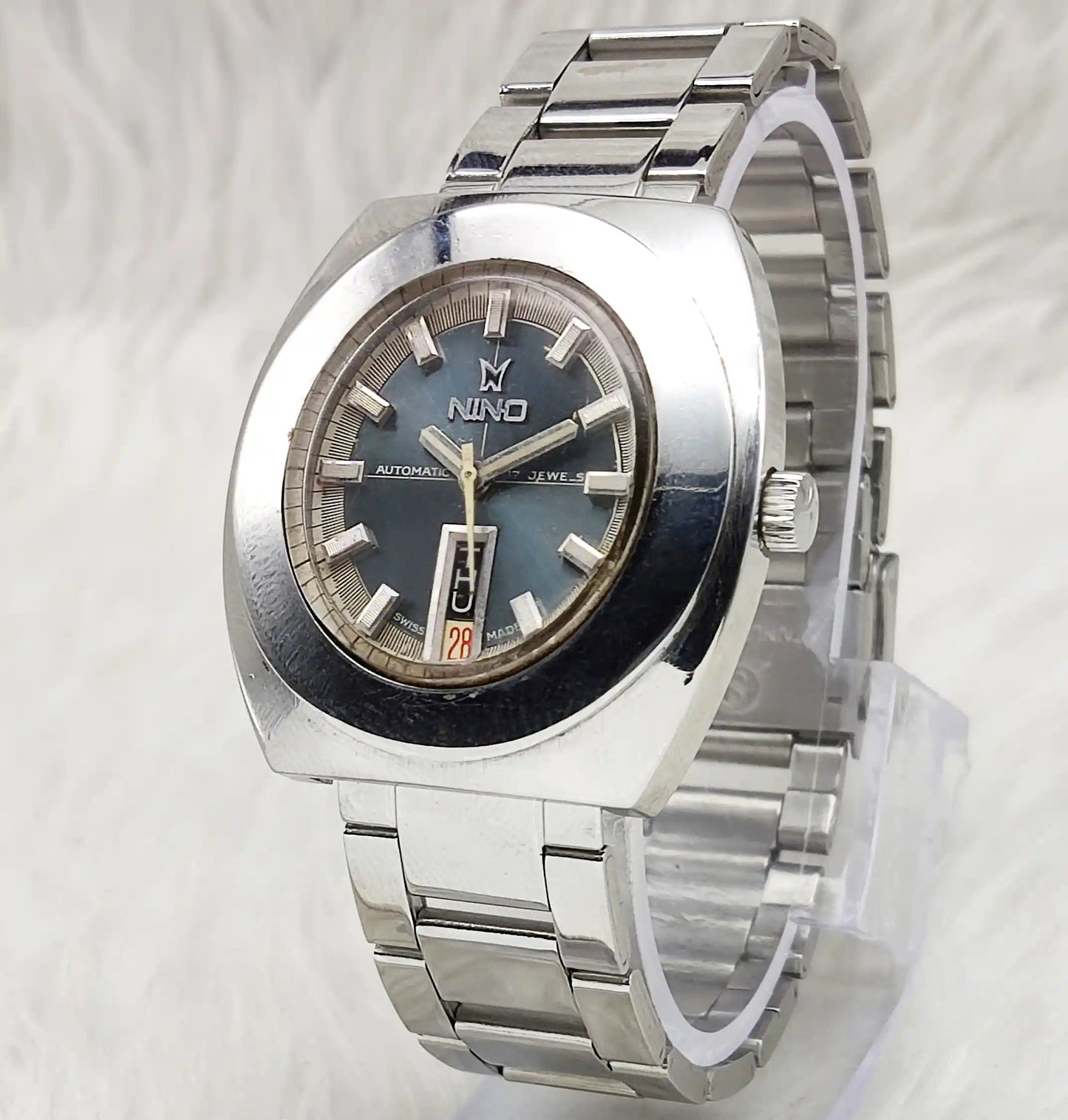Nino Automatic 2066 Gray Dial Watch with 17 Jewels and Day-Date Features