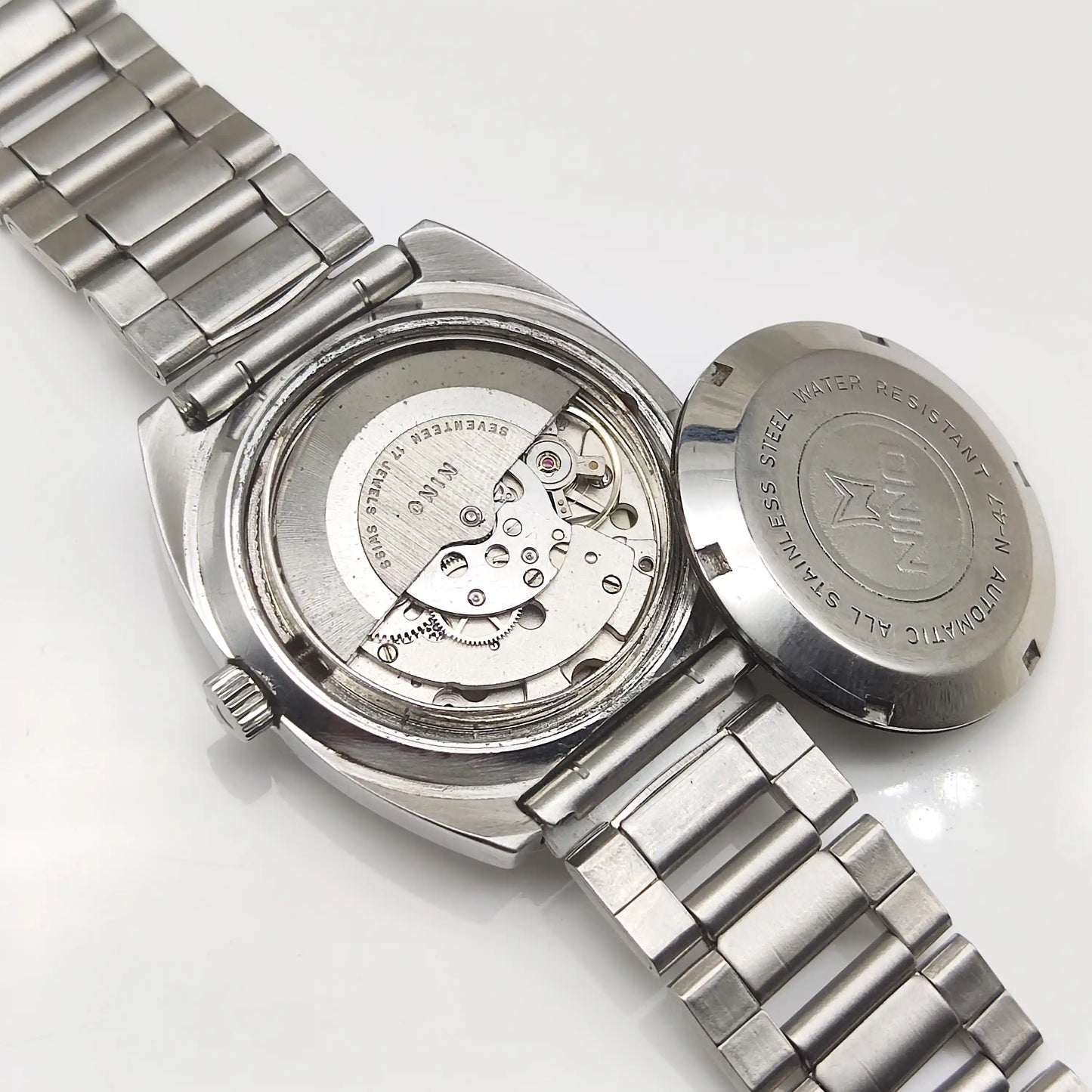 Nino Automatic 2066 Gray Dial Watch with 17 Jewels and Day-Date Features