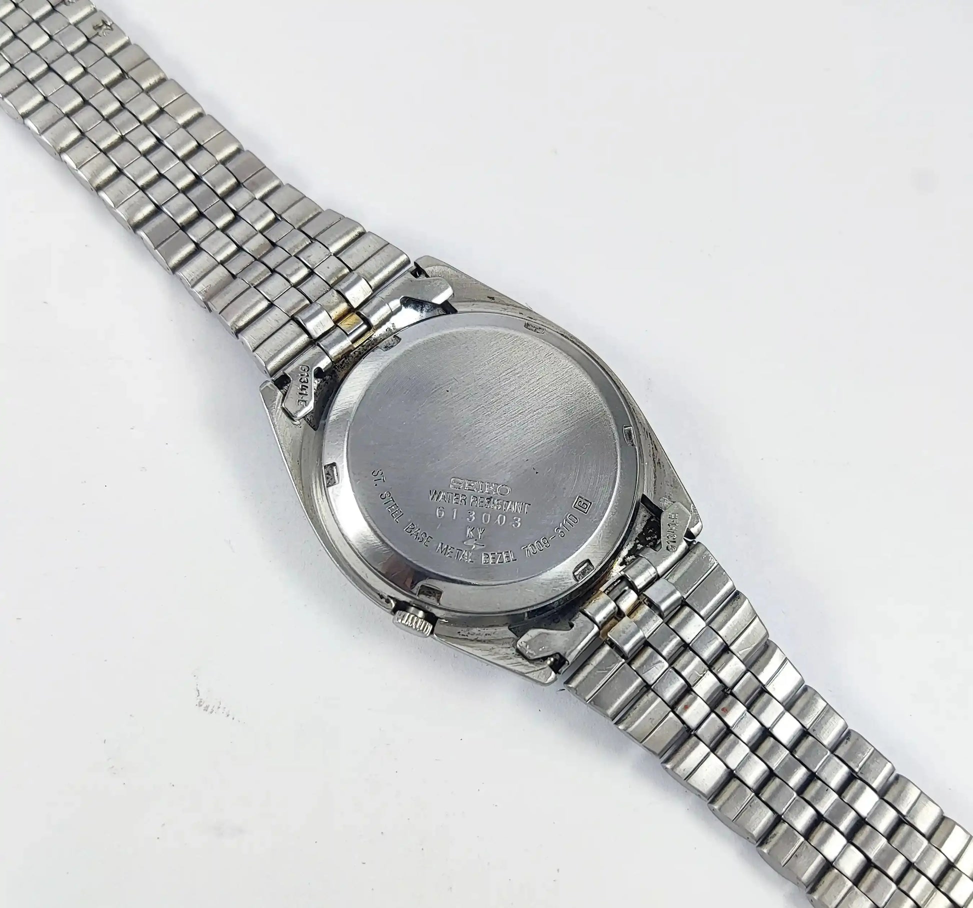 Seiko 5 Automatic 17 Jewels Black Dial 7009A Discover-Diamonds Physical