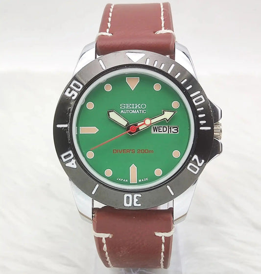 Seiko 5 Automatic 21 Jewels 6319A Silver DIal Rotating Bezel Discover-Diamonds Physical