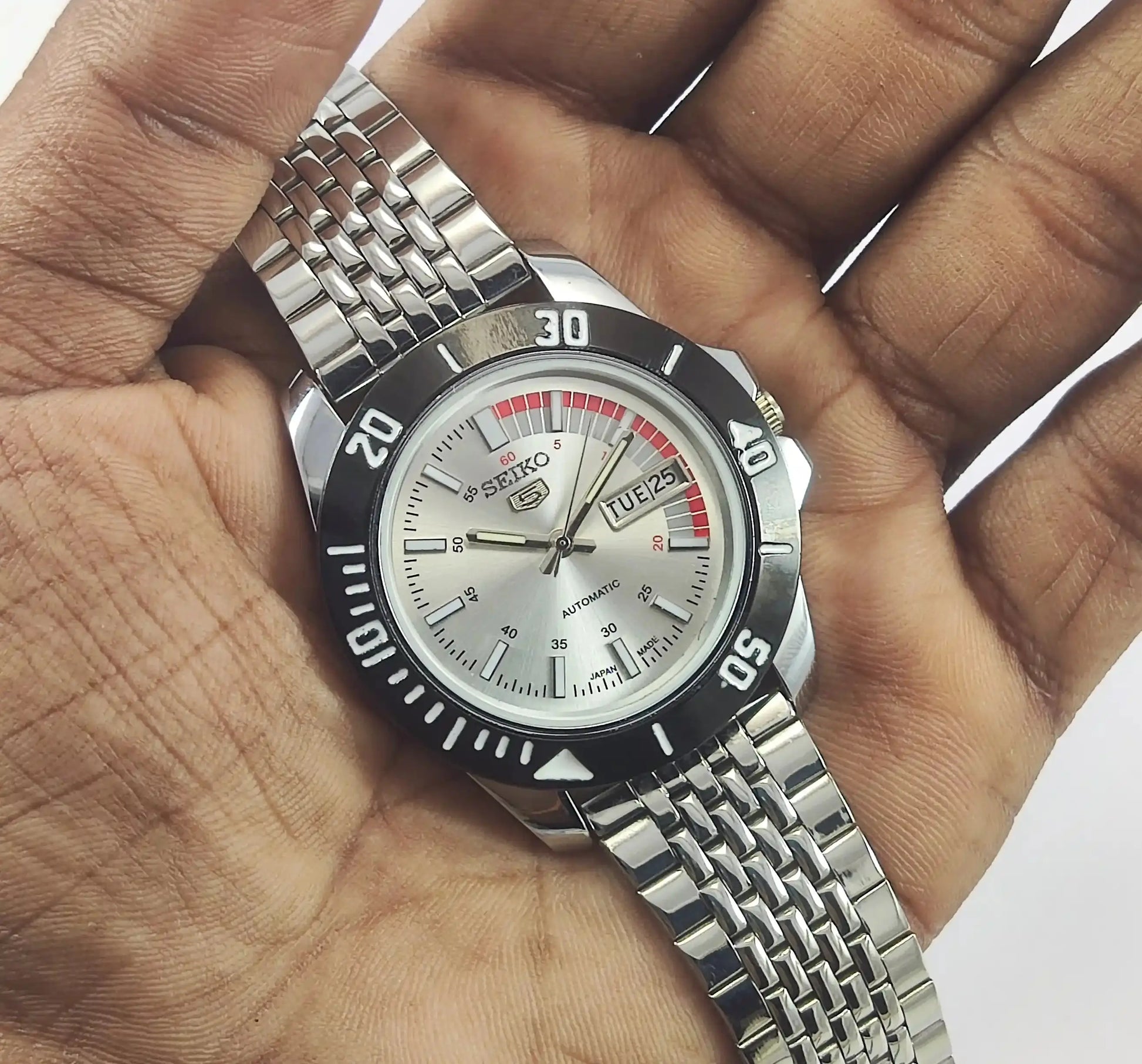 Seiko 5 Automatic 21 Jewels Silver Dial A6319 Discover-Diamonds