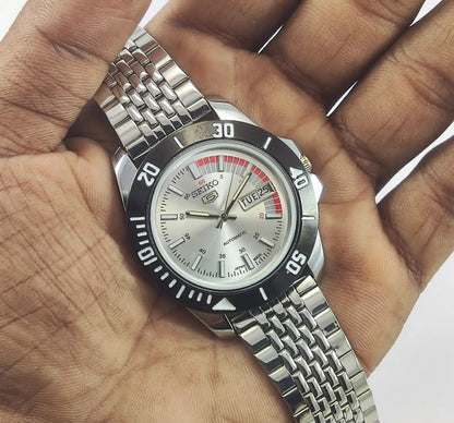Seiko 5 Automatic 21 Jewels Silver Dial A6319 Discover-Diamonds