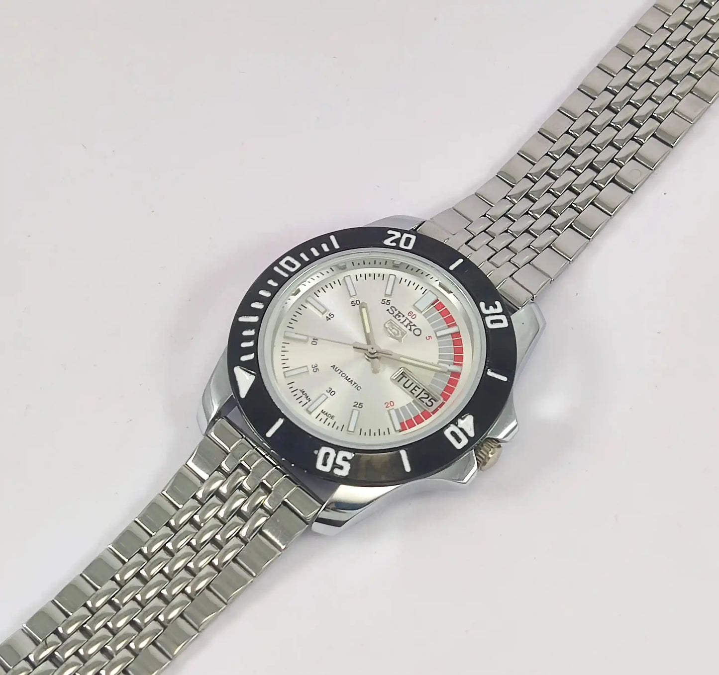 Seiko 5 Automatic 21 Jewels Silver Dial A6319 Discover-Diamonds