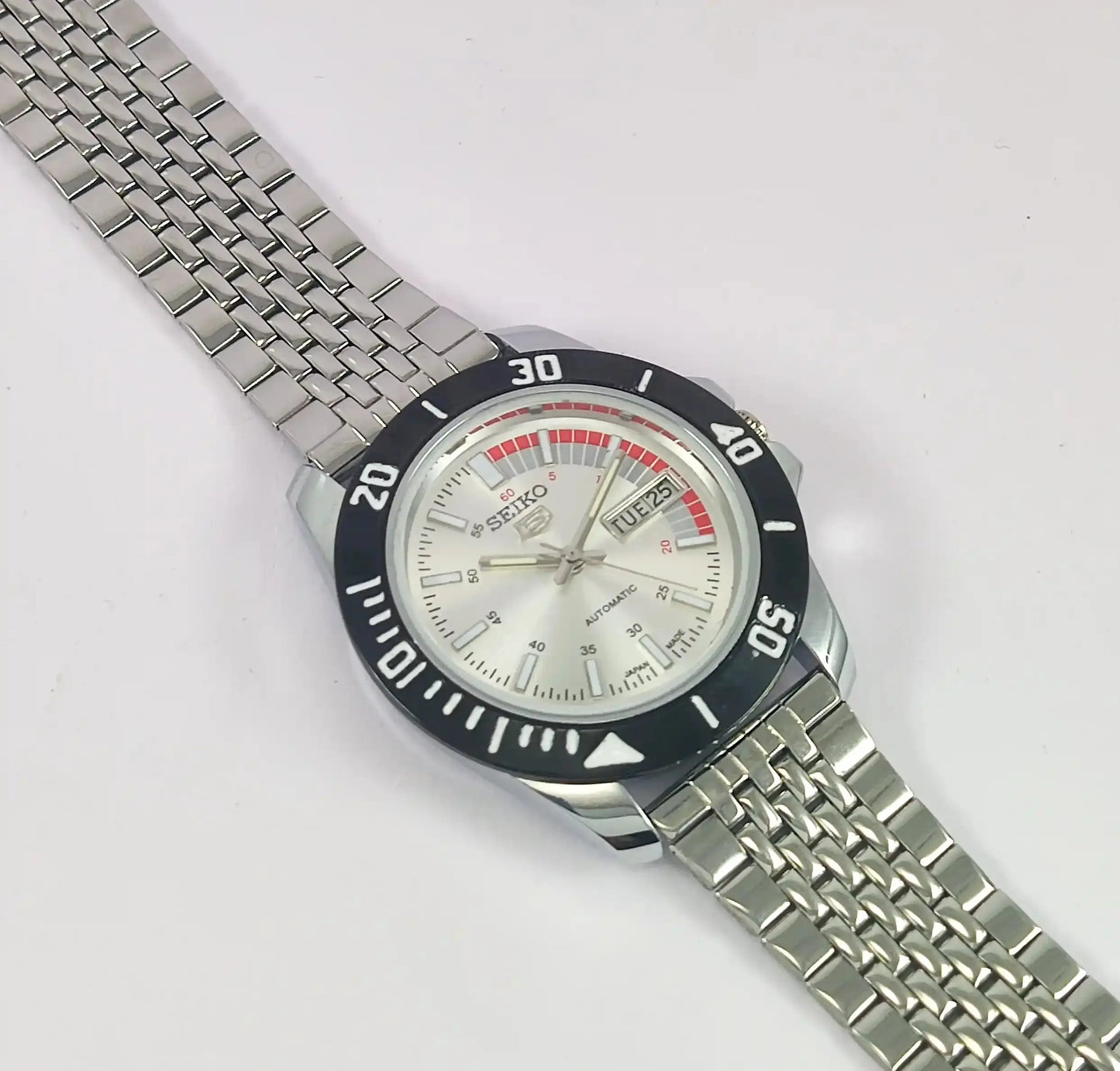 Seiko 5 Automatic 21 Jewels Silver Dial A6319 Discover-Diamonds