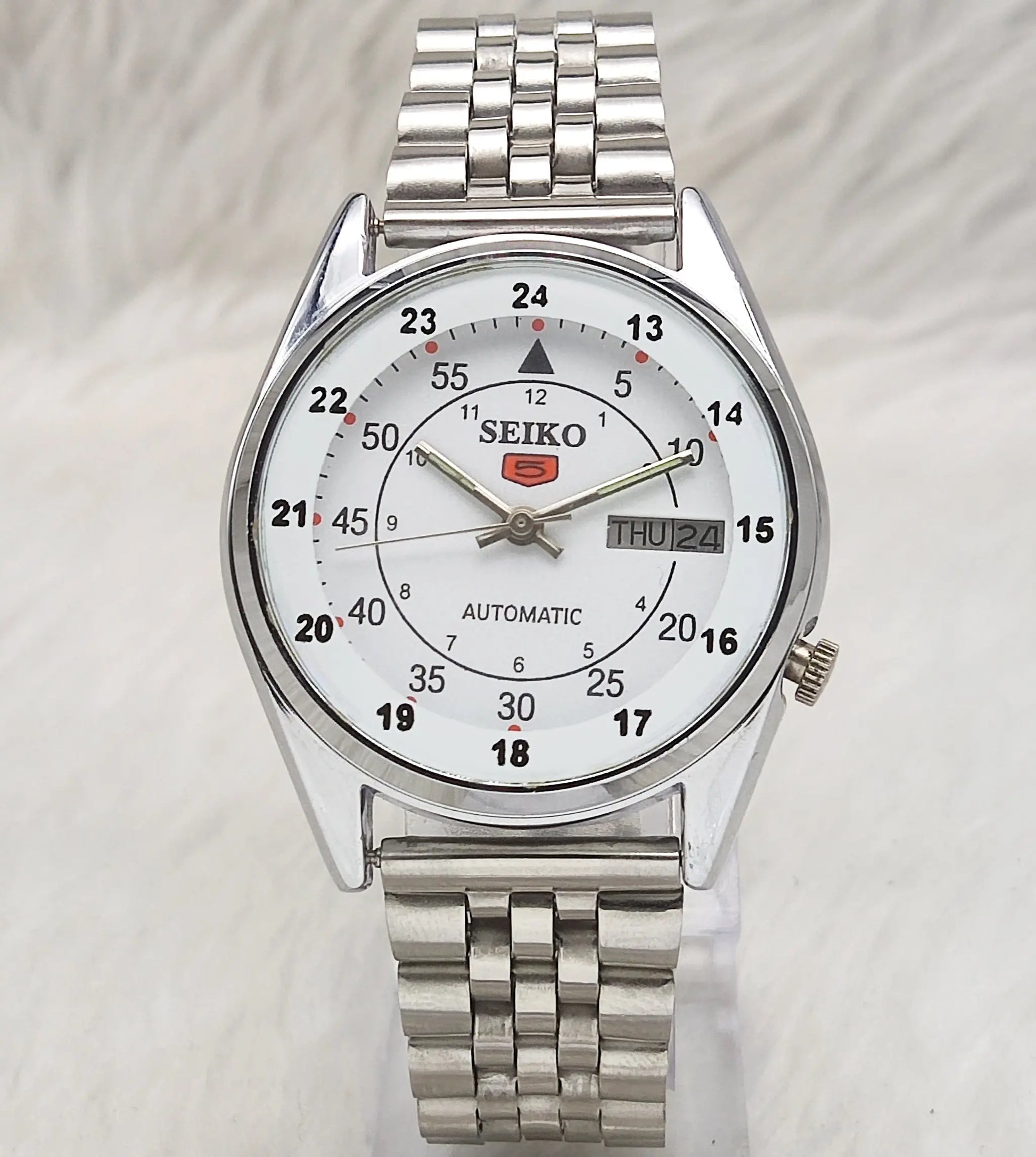 Seiko 5 Automatic Day Date Features 17 Jewels 7009A