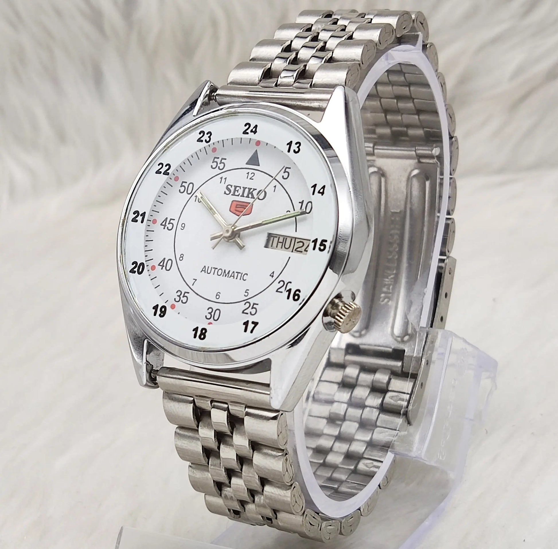 Seiko 5 Automatic Day Date Features 17 Jewels 7009A