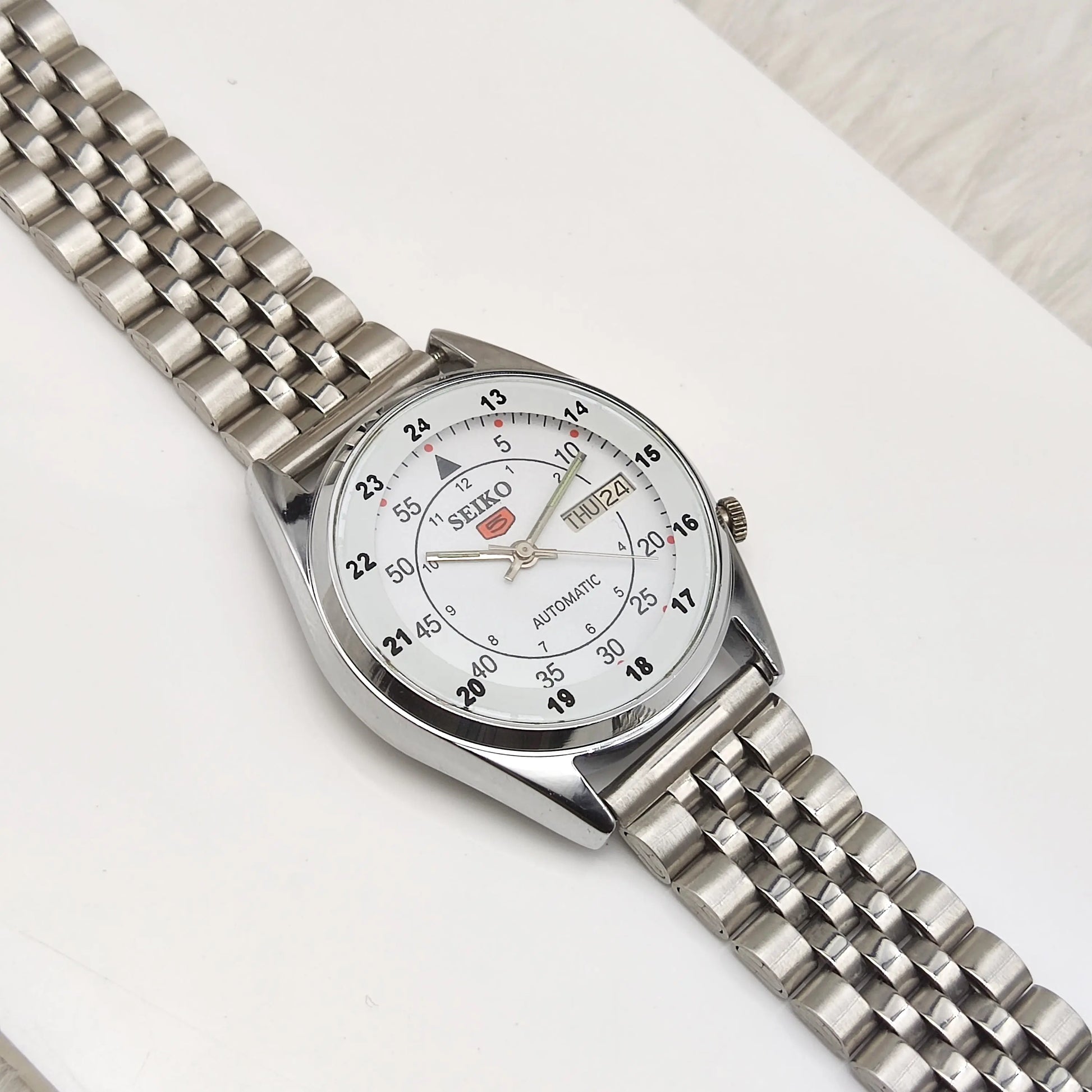 Seiko 5 Automatic Day Date Features 17 Jewels 7009A
