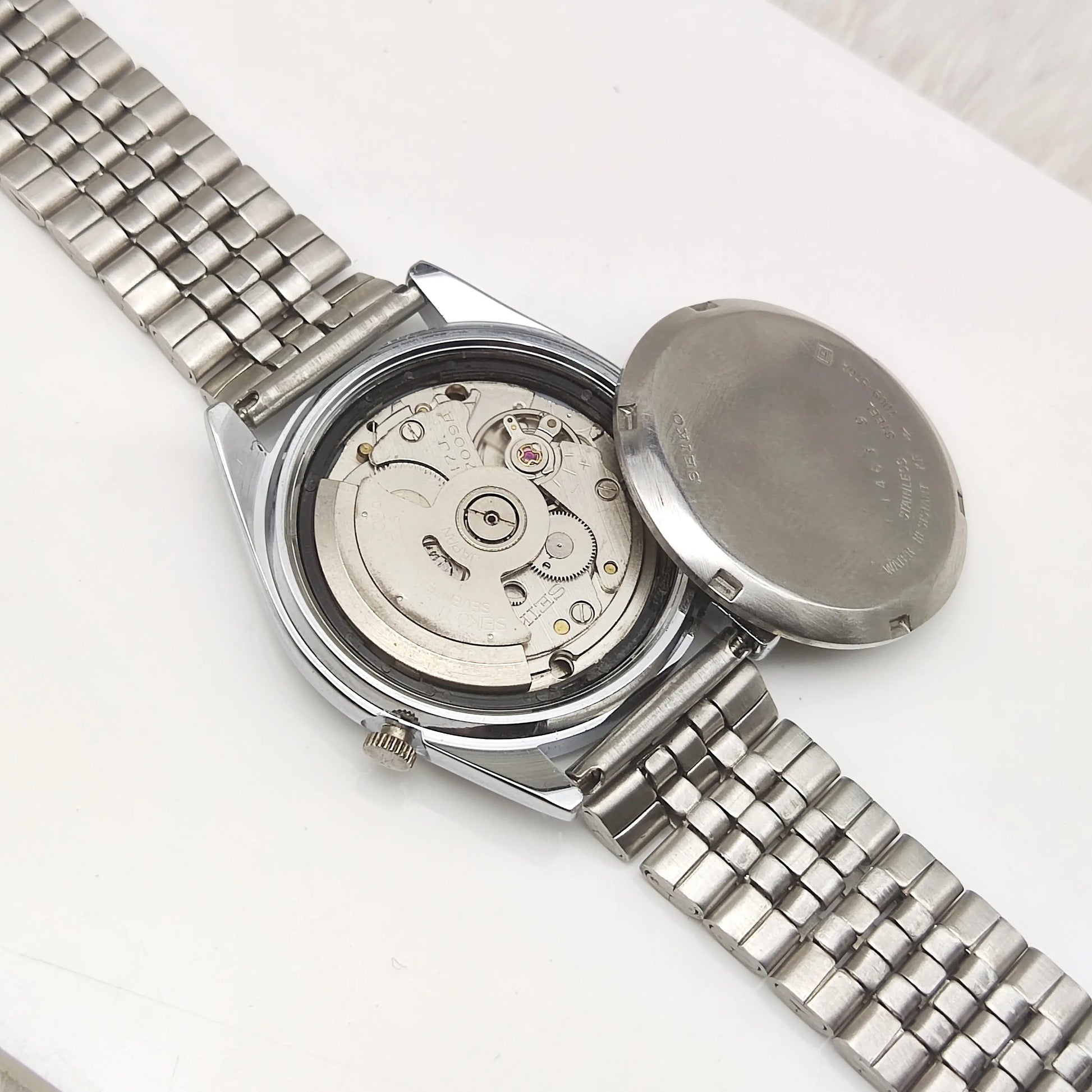 Seiko 5 Automatic Day Date Features 17 Jewels 7009A