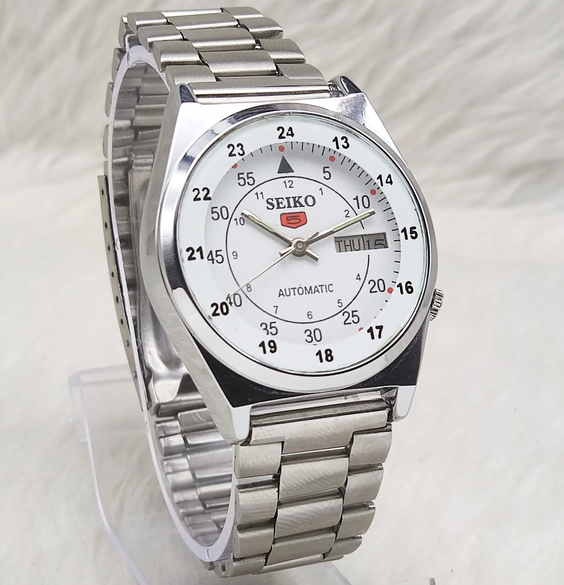 Seiko 5 Day Date Features 17 Jewels White Dial 7009A Automatic