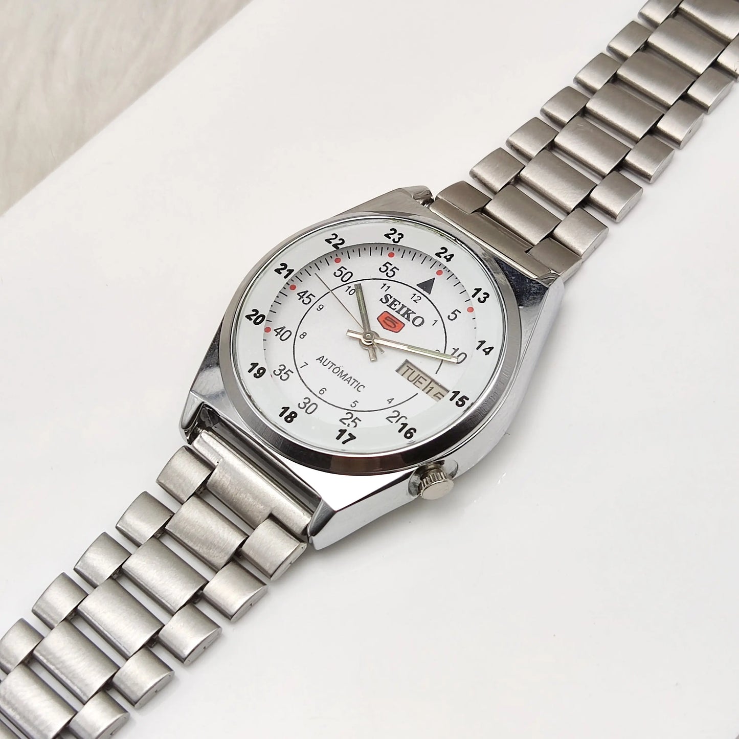 Seiko 5 Day Date Features 17 Jewels White Dial 7009A Automatic