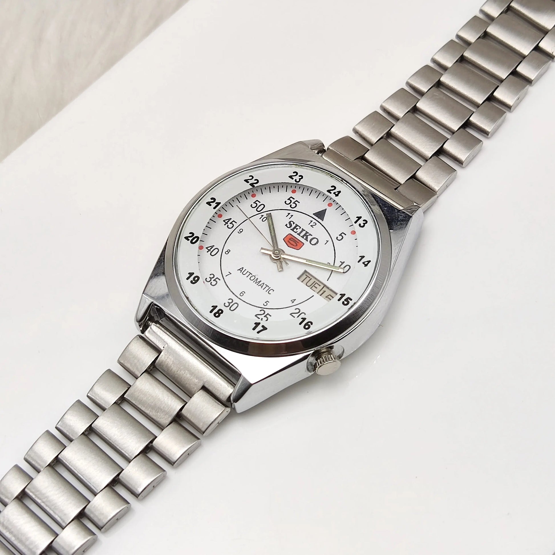 Seiko 5 Day Date Features 17 Jewels White Dial 7009A Automatic