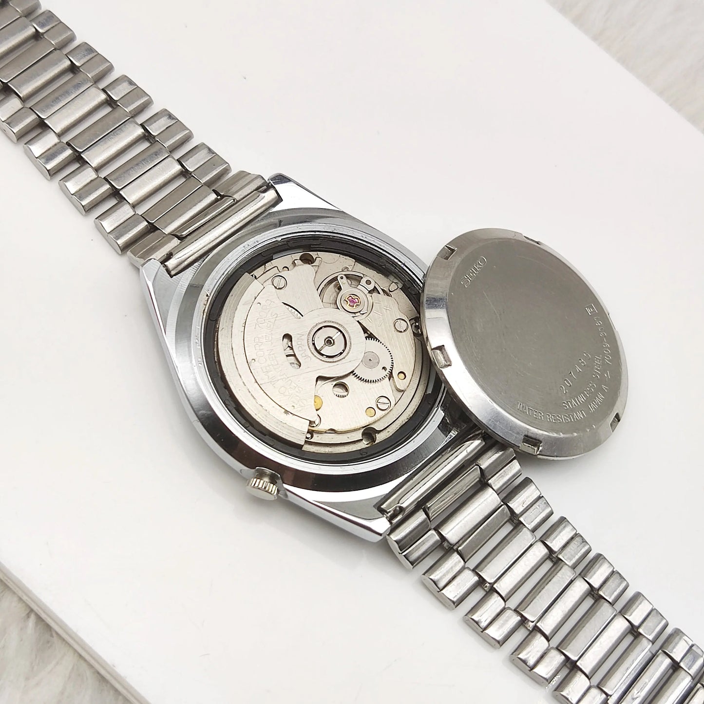 Seiko 5 Day Date Features 17 Jewels White Dial 7009A Automatic