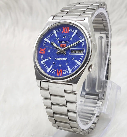Seiko 5 7019A Automatic Blue Dial Day Date Features 17 Jewels Men's Automatic Watch