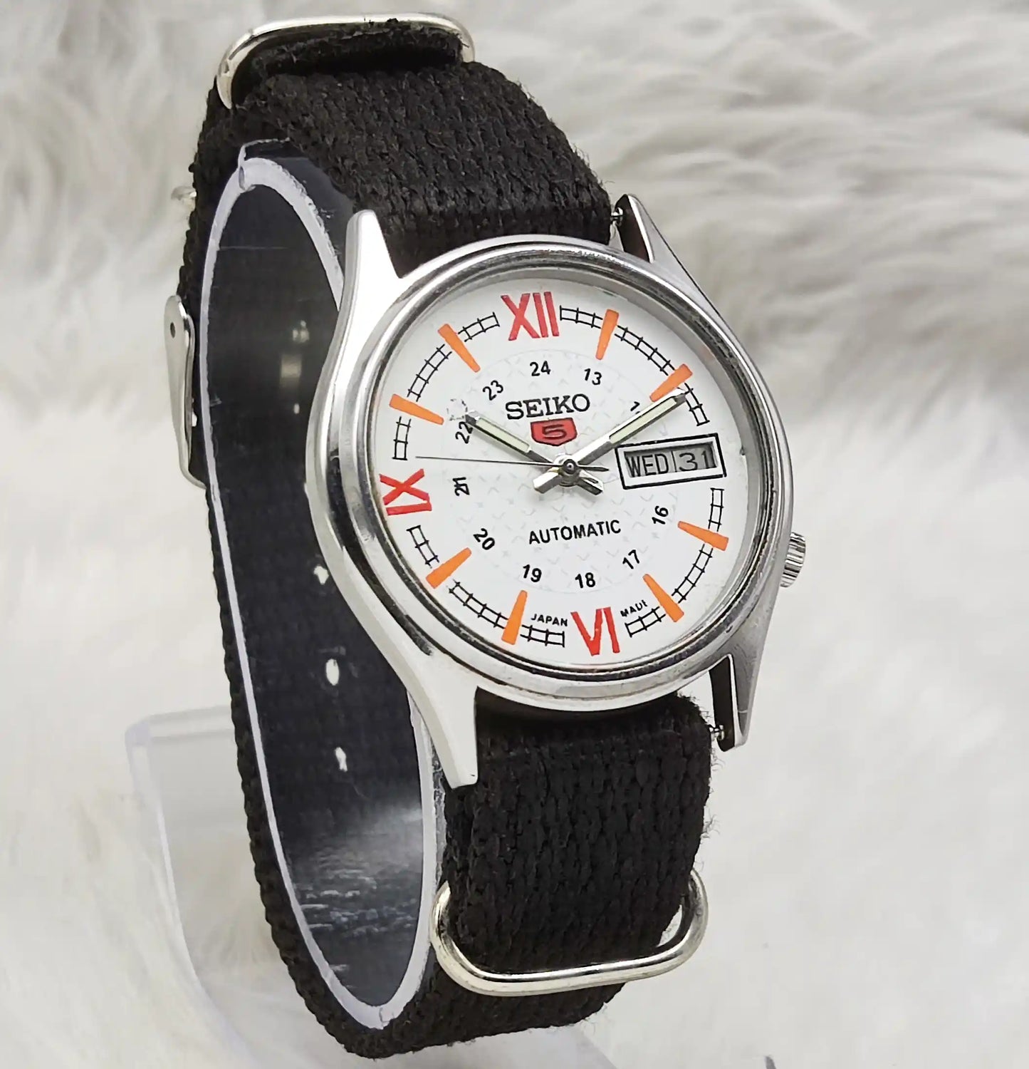 Seiko 5 Automatic 7009A White Dial Day Date and 17 Jewels Watch