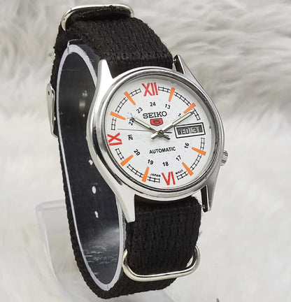 Seiko 5 Automatic 7009A White Dial Day Date and 17 Jewels Watch