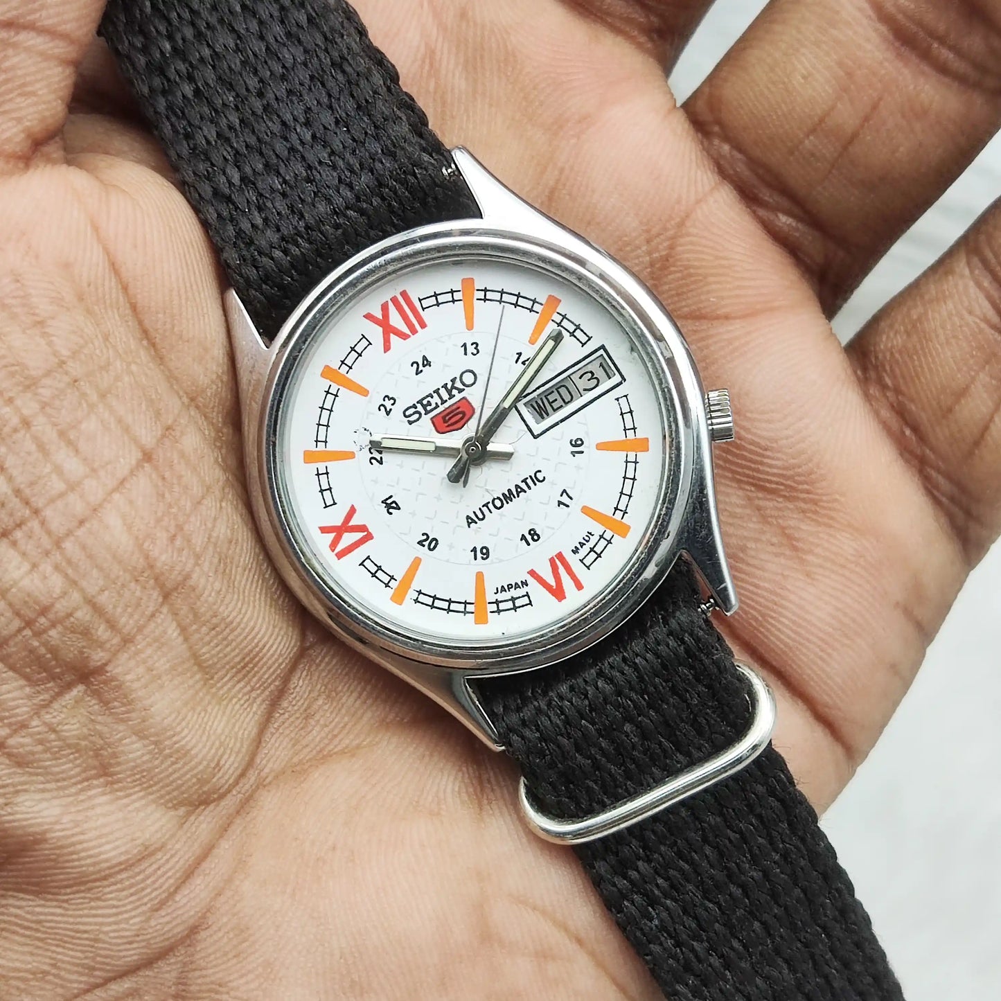 Seiko 5 Automatic 7009A White Dial Day Date and 17 Jewels Watch