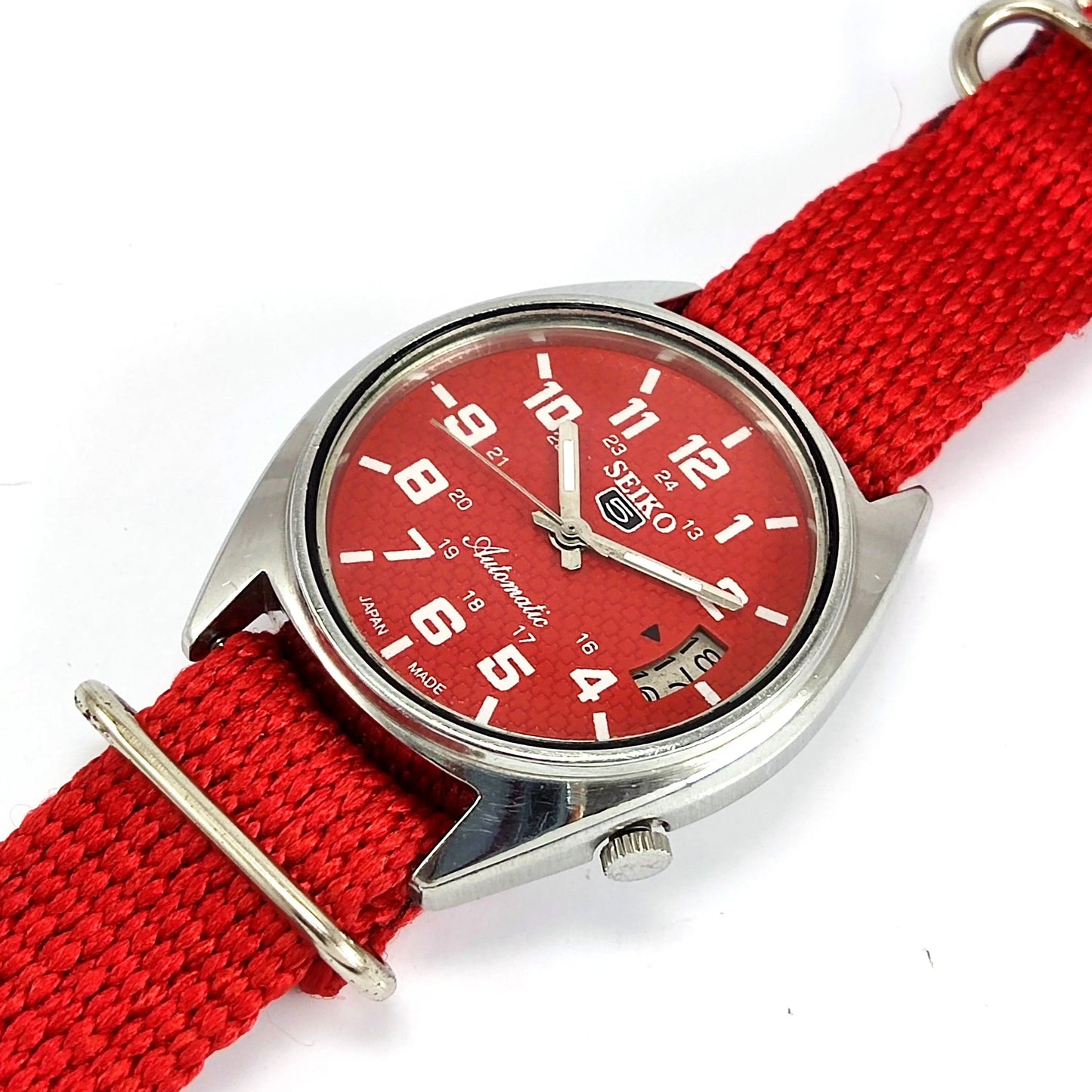 Seiko 5 Mechanical Automatic-7009A Red Dial 17 Jewels Day Date Rubber Band Men's Wrist Watch - Discover-Diamonds