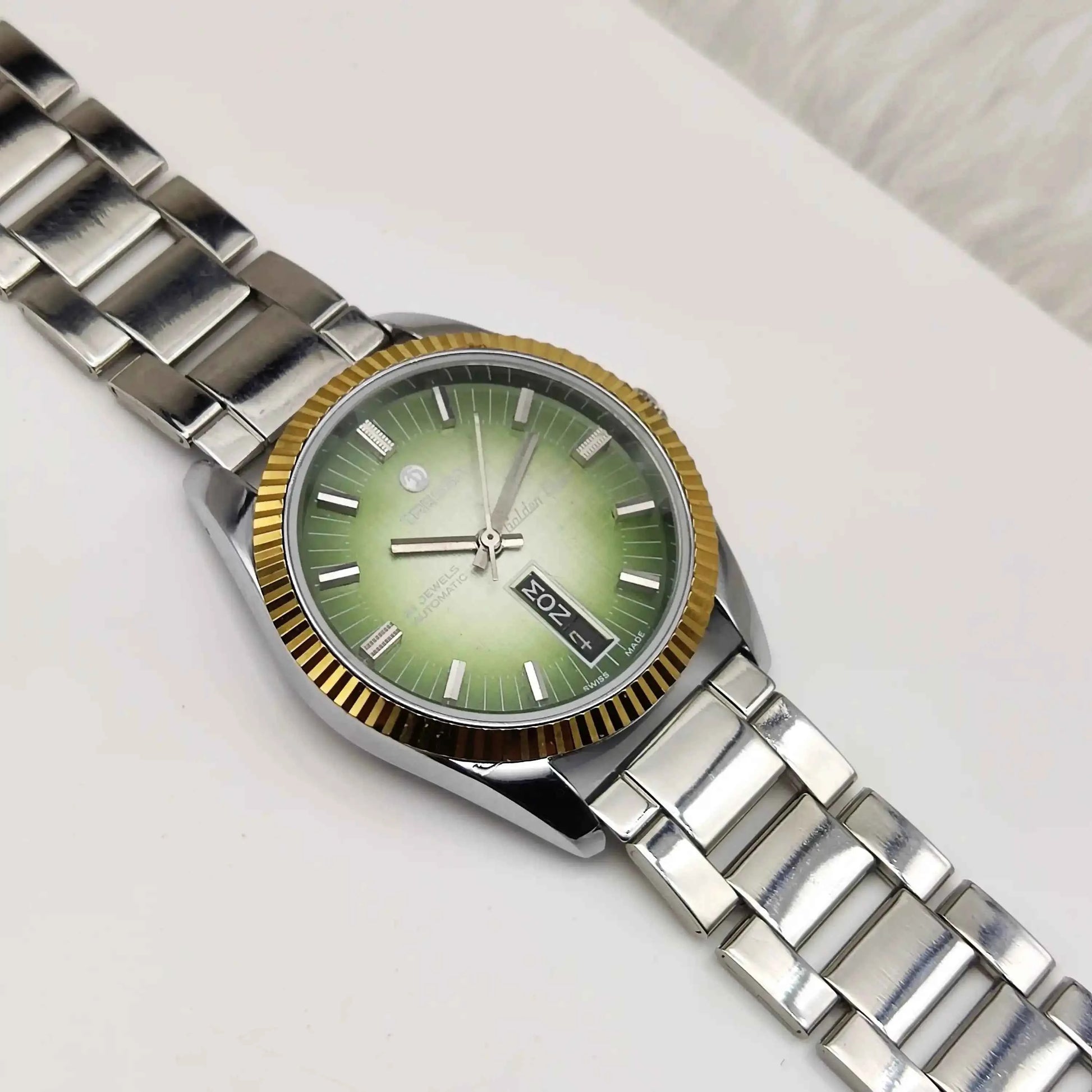 Tressa Golden Dial 17 Jewels Shock Protected Stick Indices Men's Watch