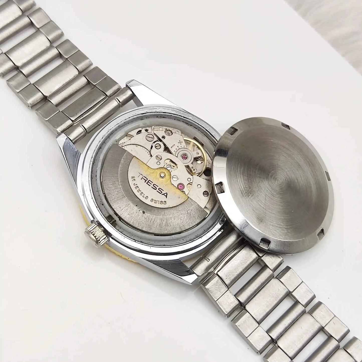 Tressa Golden Dial 17 Jewels Shock Protected Stick Indices Men's Watch