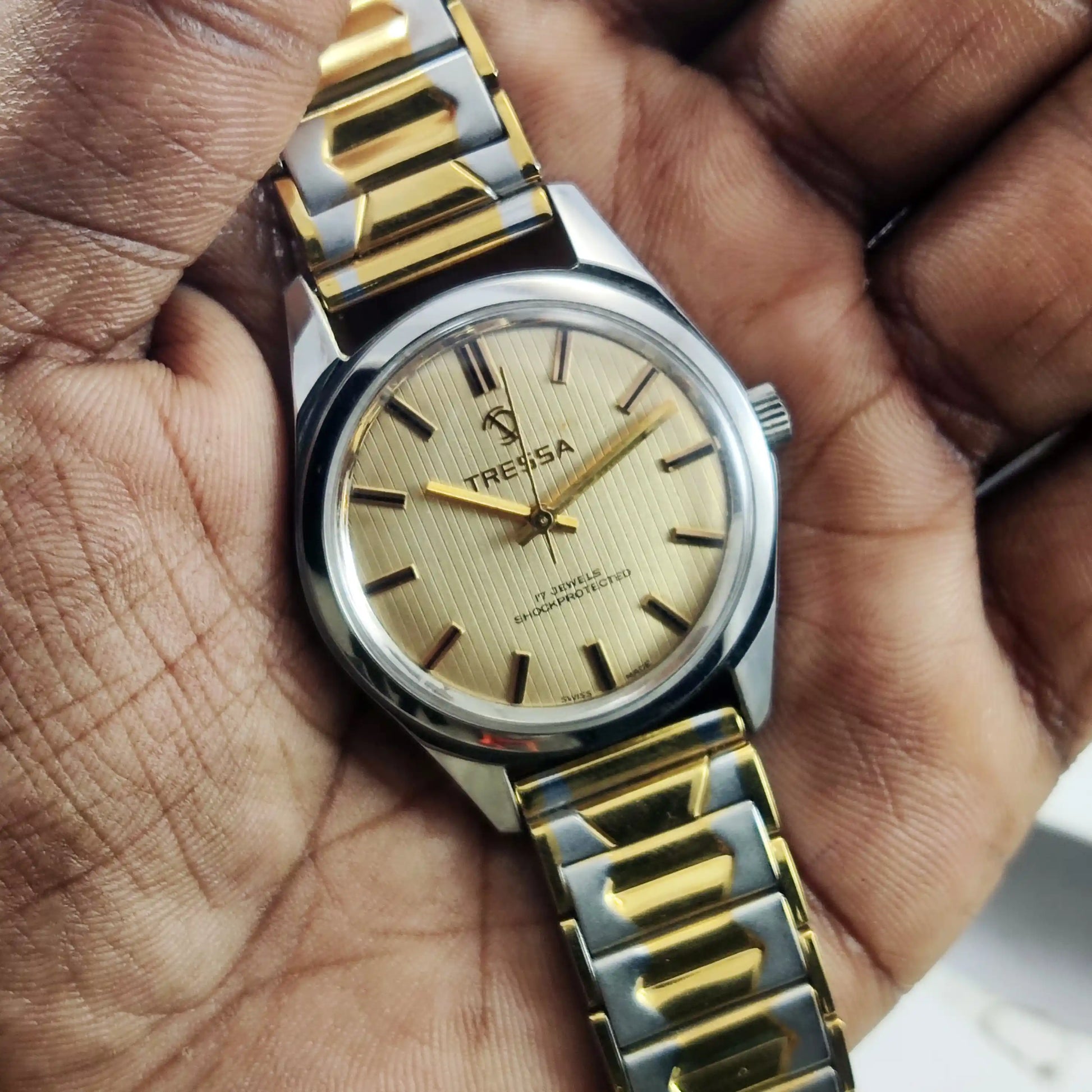 Tressa 17 Jewels Shock Protected Golden Dial Handwinding Discover-Diamonds