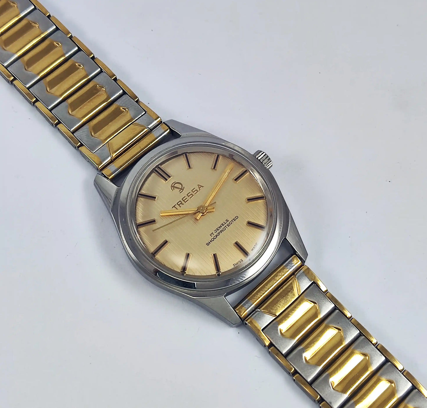 Tressa 17 Jewels Shock Protected Golden Dial Handwinding Discover-Diamonds